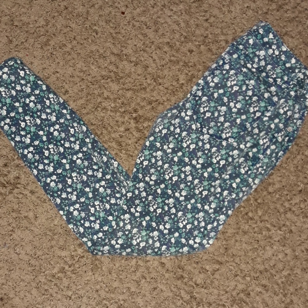 Floral printed skinny jeans.